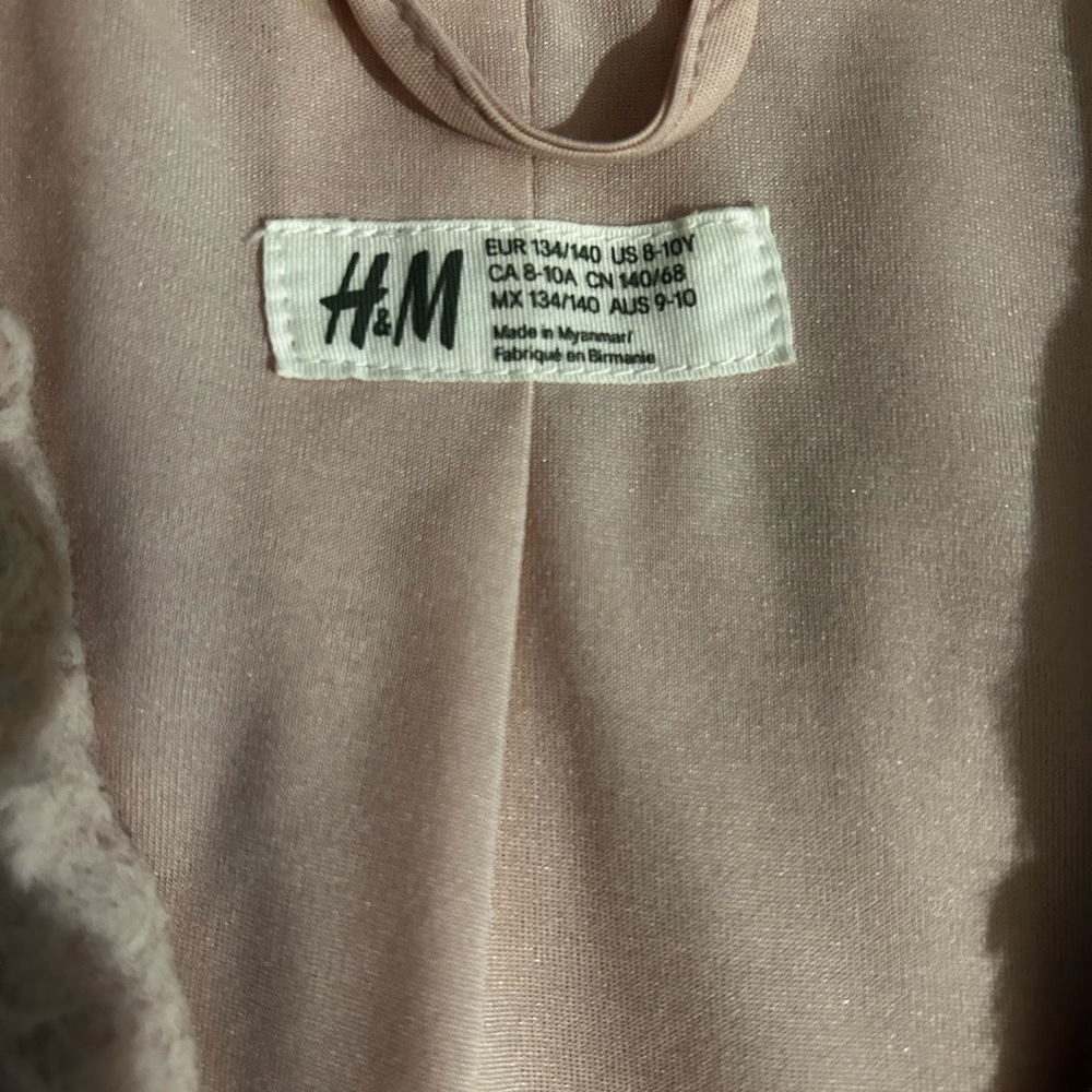 🌸🌸🌸H&M Top - Picture 2 of 3